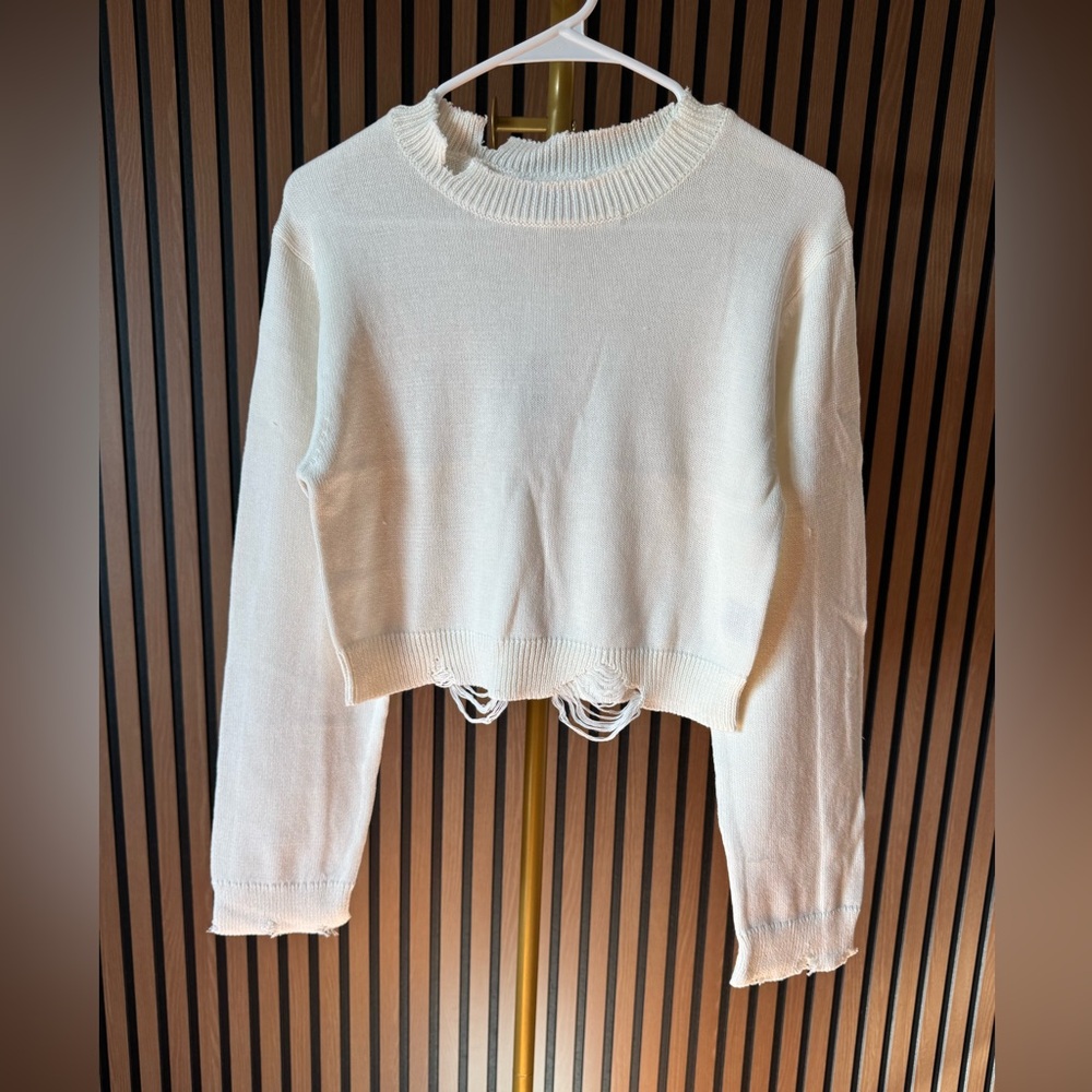 525 white distressed sweater. NWT